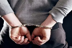 बाराबंकी : बेटे ने मां के प्रेमी पर धारदार हथियार से हमला कर उतारा मौत के घाट, युवक गिरफ्तार