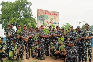 अयोध्या : सीआरपीएफ जवानों ने राजघाट पर किया पौधरोपण 