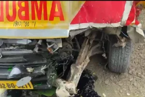 गोंडा : CM योगी की फ्लीट में शामिल होने जा रही एंबुलेंस दुर्घटनाग्रस्त, कई डाक्टर घायल 