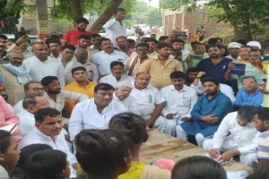 संत कबीर नगर : भरवल पर्वता और नौहट गांव के मृतक आश्रितों से मिला सपा का प्रतिनिधि मंडल