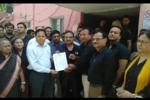 रायबरेली : सत्यम हास्पिटल के निलंबन के विरोध में चिकित्सक, सीएमओ को दिया अल्टीमेटम