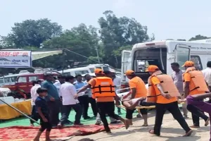 अयोध्या : बाढ़ के पूर्व जिला प्रशासन की ओर से कराया गया मॉक ड्रिल