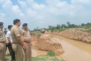 हरदोई: पानी भरे गहरे गड्ढे में डूबकर हुई चार चचेरे बहन-भाइयों की मौत, मानक को दर-किरार कर खोदी गई थी