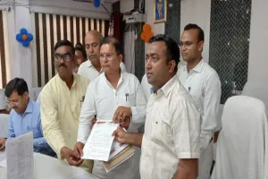 अयोध्या: जनसमस्याओं को लेकर सपा ने डीएम को सौंपा ज्ञापन 