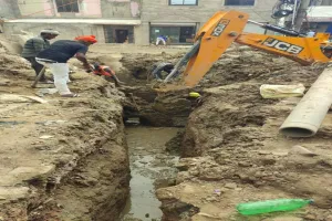 अयोध्या: दो दिनों से बिन पानी बिलबिला रही दो हजार की आबादी, जानें वजह