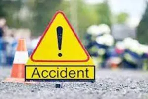 हरदोई: गैस गोदाम का पिकअप पलटा, ड्राइवर की मौत, कई घायल 