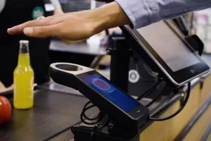 मार्केट में आ गया पेमेंट करने का नया तरीका, अब हाथ दिखाकर करें पेमेंट, नहीं होगी कार्ड की जरूरत