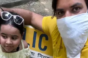 Arif Ka Saras : कानपुर चिड़ियाघर सारस से मिलने पहुंचे आरिफ, मुंह में रुमाल बांधकर गए अंदर, फिर हुआ ये सब