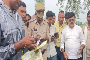 बहराइच: बाइक सवार कैटर्स की ट्रैक्टर से कुचलकर मौत, बाल-बाल बचा भाई