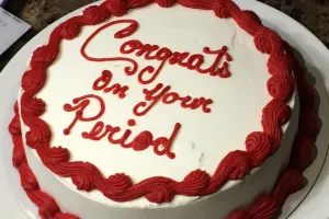 काशीपुर: बेटी के पहले पीरियड्स का काटा केक, उत्तरी भारत में पहला ऐसा अनोखा जश्न 