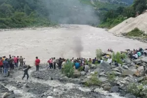 चमोली में माहौल गमगीन... अंतिम संस्कार में उमड़ी भीड़, हर आंख हुई नम