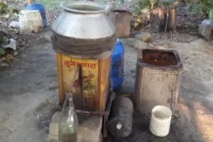 किच्छा: 19 लीटर कच्ची शराब के साथ एक दबोचा