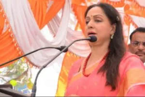 मथुरा: हेमा मालिनी ने बरसाना के आजनोख में की अक्षय पात्र की शुरुआत, सात हजार बच्चों मिलेगा भोजन