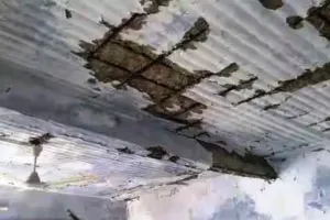 हल्द्वानी: बरसात में खतरा बने हैं कई विद्यालयों के जर्जर भवन  