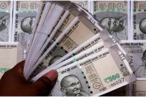 हल्द्वानी: छह माह के वेतन भुगतान को वन दफ्तर पर गरजे आउटसोर्स कर्मी