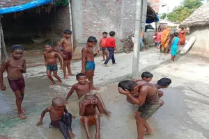 अमेठी: बारिश ने होने से चिंतित किसान, बच्चों ने काल-कलौटी खेल इंद्रदेव से मांगा पानी