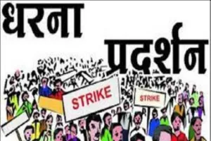 रुद्रपुर: दबंग पर पार्क पर कब्जे का आरोप, विरोध में लोगों का चौकी में धरना