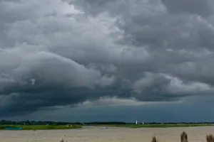 हिमाचल के कुल्लू में बादल फटने से मकान क्षतिग्रस्त, दुर्घटनाओं व सड़क हादसों में अब तक 164 लोगों की मौत