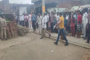 इटावा: घर के बाहर सो रहे बुजुर्ग किसान की धारदार हथियार से हत्या, जांच में जुटी पुलिस  