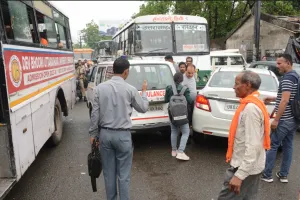 हल्द्वानी: कोतवाली से तिकोनिया तक जाम, बस अड्डे में फंस गई एंबुलेंस