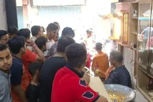 संभल: चन्दौसी में अलीगढ़ की कचौड़ी को लेकर सोशल मीडिया पर छिड़ी बहस