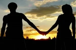 रामपुर: पत्नी के लिए खाना लेने गया पति...विवाहिता मौका पाकर प्रेमी के साथ फरार