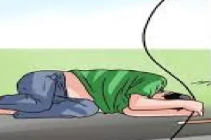 संभल: ट्राली पर चढ़े मजदूर को लगा हाईटेंशन का करंट, हालत गंभीर