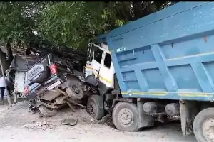 मुरादाबाद: बालू लदे डंपर ने टक्कर मार 10 मीटर तक घसीटा पीआरवी, वाहन में चालक और दो हेड कांस्टेबल थे सवार