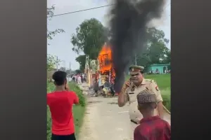 अमरोहा: हाईटेंशन लाइन से टकराया ताजिया, दो लोगों की मौत, 54 झुलसे