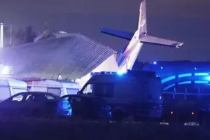 पोलैंड में विमान दुर्घटना में पांच लोगों की मौत, आठ घायल 