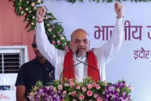 इंदौर में गरजे शाह, बोले- कांग्रेस ने 70 साल 370 को बच्चे की तरह गोद में पाला, नाम बदलने से भी नहीं मिलेंगे वोट