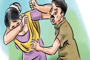 हल्द्वानी: बनभूलपुरा के दो परिवारों में विवाद, गर्भवती के पेट पर मारी लात