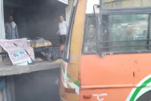 Kanpur Bus Accident: अनियंत्रित रोडवेज बस सब्जी की दुकान में घुसी, बाल-बाल बचे दुकानदार, पुलिस ने चालक को पकड़ा