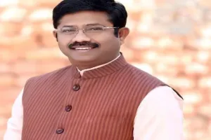 Kanpur में औद्योगिक विकास मंत्री नंद गोपाल गुप्ता नंदी ने लगाए पौधे, बोले- देखते रहिए अभी कितने लोग नाराज होंगे