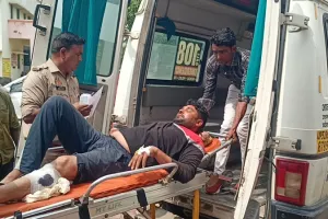 अमरोहा: पुलिस मुठभेड़ में तीन बदमाश गिरफ्तार, पैर में गोली लगने से एक आरोपी घायल