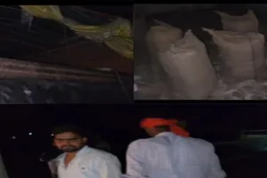 कालाबाजारी को जा रहा राशन ग्रामीणों ने पकड़ा, हंगामा