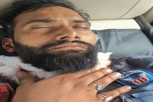 अमरोहा: तीन घंटे तक थाने में नहीं हुई सुनवाई तो सुमित ने काटी अपनी गर्दन, होश आने पर बताई आपबीती