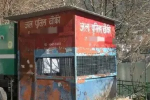 Bageshwar News: नदी से एक किमी दूर है जल पुलिस चौकी, पोटली में उपकरण लेकर पहुंचते हैं होमगार्ड के जवान 