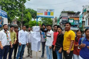 रामनगरः मंहगाई के खिलाफ युवा कांग्रेस ने फूंका केंद्र सरकार का पुतला, की जमकर नारेबाजी 