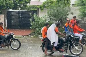 बरेली: सावन के पहले सोमवार को भोले के भक्तों पर जमकर बरसे बदरा