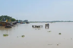 अमरोहा: तिगरी में गंगा खतरे के निशान से डेढ़ मीटर दूर, बिजनौर बैराज से और छोड़ा गया 1.79 लाख क्यूसेक पानी 