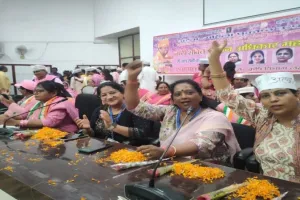 लखनऊ : पुरानी पेंशन बहाली के लिए नारी शक्ति ने दिखाई ताकत