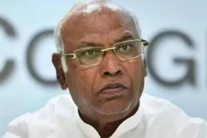 मल्लिकार्जुन खड़गे ने लगाया आरोप, कहा- सत्र के दौरान प्रधानमंत्री का सदन के बाहर... 