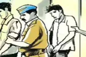 बरेली: घर में सट्टा लगा रहे तीन लोगों को पुलिस ने छापा मारकर दबोचा, नकदी, मोबाइल और सट्टे के पर्चे बरामद 