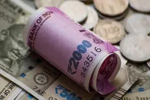 रुपया शुरुआती कारोबार में 10 पैसे की बढ़त के साथ 81.91 प्रति डॉलर पर पहुंचा  