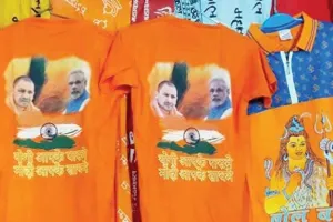 बरेली: कांवड़ यात्रियों में बुलडोजर के साथ योगी- मोदी की टी-शर्ट का क्रेज