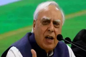 महाराष्ट्र में राजनीतिक घटनाक्रम पर कपिल सिब्बल ने कहा- ‘यह तमाशा है, लोकतंत्र नहीं’ 