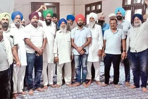 Bajpur News: 20 गांव की भूमि पर मालिकाना हक न मिलने से रोष, विरोध में किया सांकेतिक प्रदर्शन