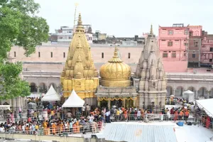 वाराणसी: सावन माह में अब तक 88 लाख शिव भक्तों ने किया काशी विश्वनाथ मंदिर में दर्शन पूजन