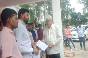 अयोध्या: बीडीओ से क्षुब्ध 73 पंचायतों के 60 रोजगार सेवकों का सामूहिक इस्तीफा, गुरुवार से दे रहे थे धरना